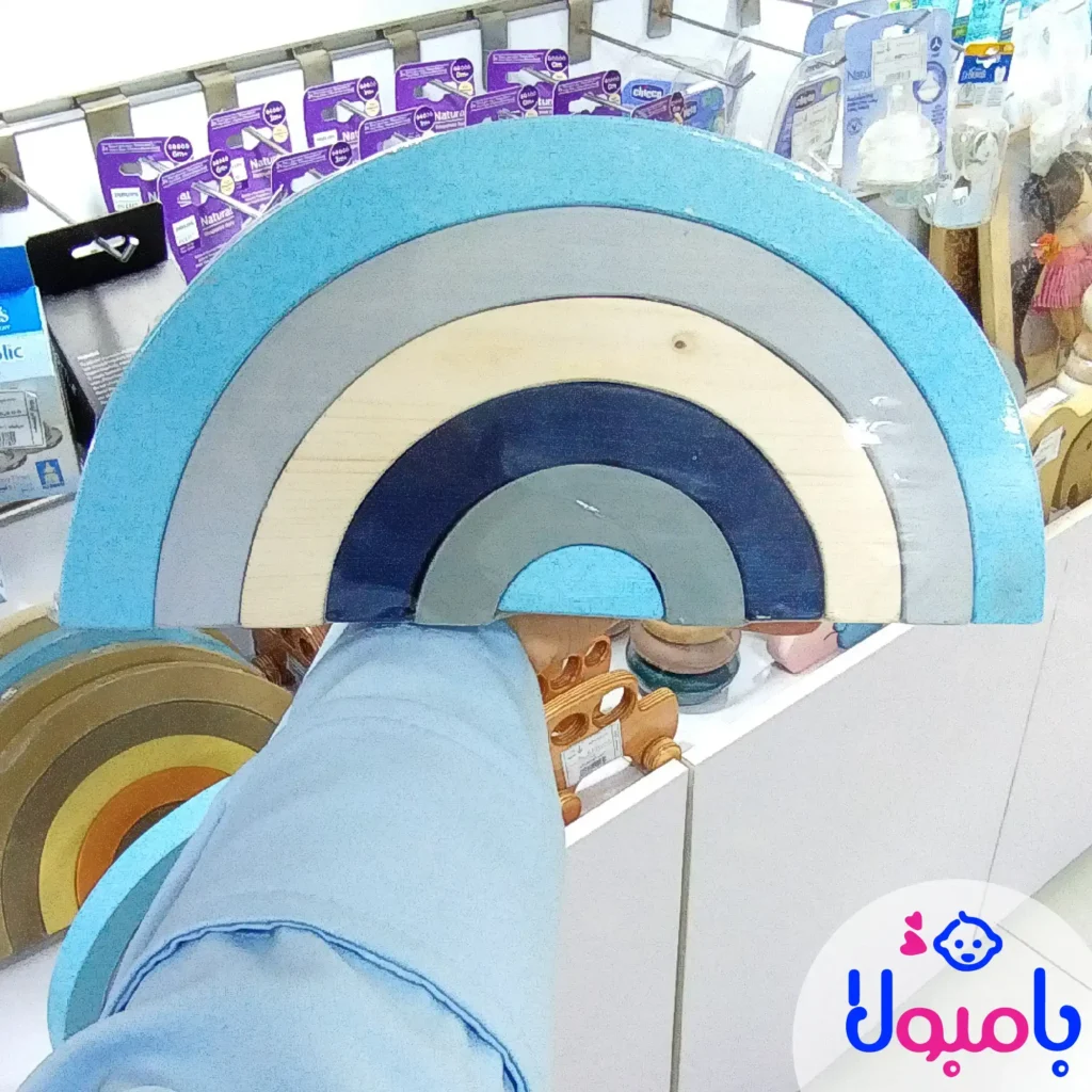 جورچین چوبی رنگینکمان در حالت کامل